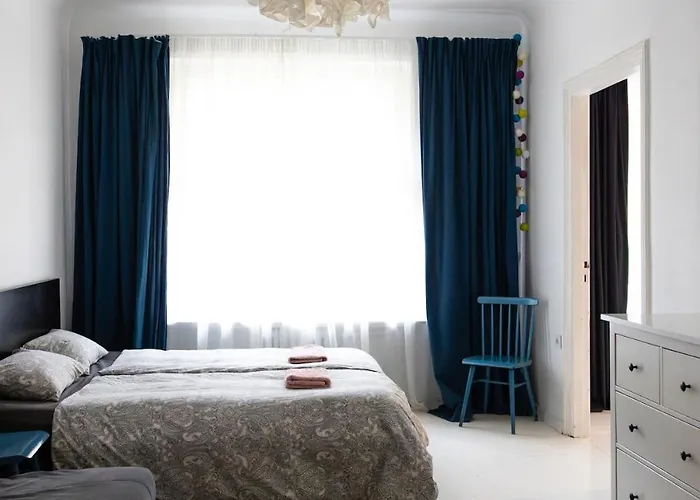 Charming 2 Bedroom Apartment, Free Parking Апартаменты