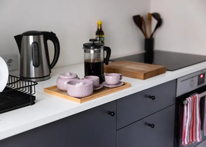 Charming 2 Bedroom Apartment, Free Parking