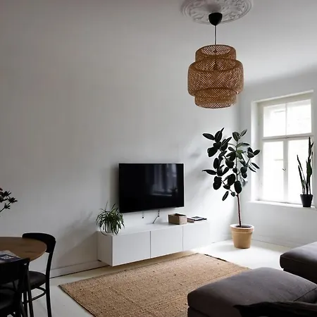 Charming 2 Bedroom Apartment, Free Parking * Riga