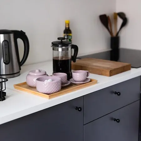 Charming 2 Bedroom Apartment, Free Parking