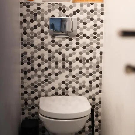 Charming 2 Bedroom Apartment, Free Parking * Riga