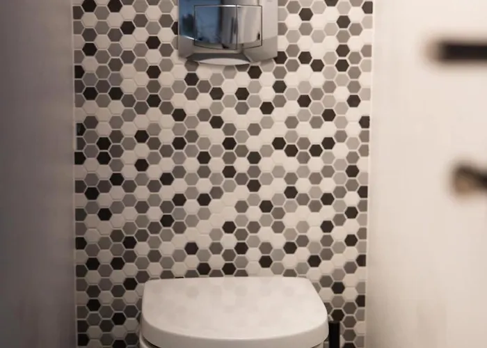 Charming 2 Bedroom Apartment, Free Parking * Riga