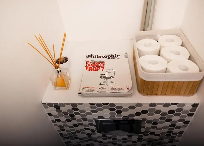 Charming 2 Bedroom Apartment, Free Parking Apartment