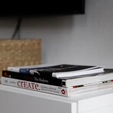 Charming 2 Bedroom Apartment, Free Parking Apartament *