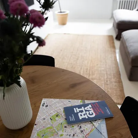 Charming 2 Bedroom Apartment, Free Parking *